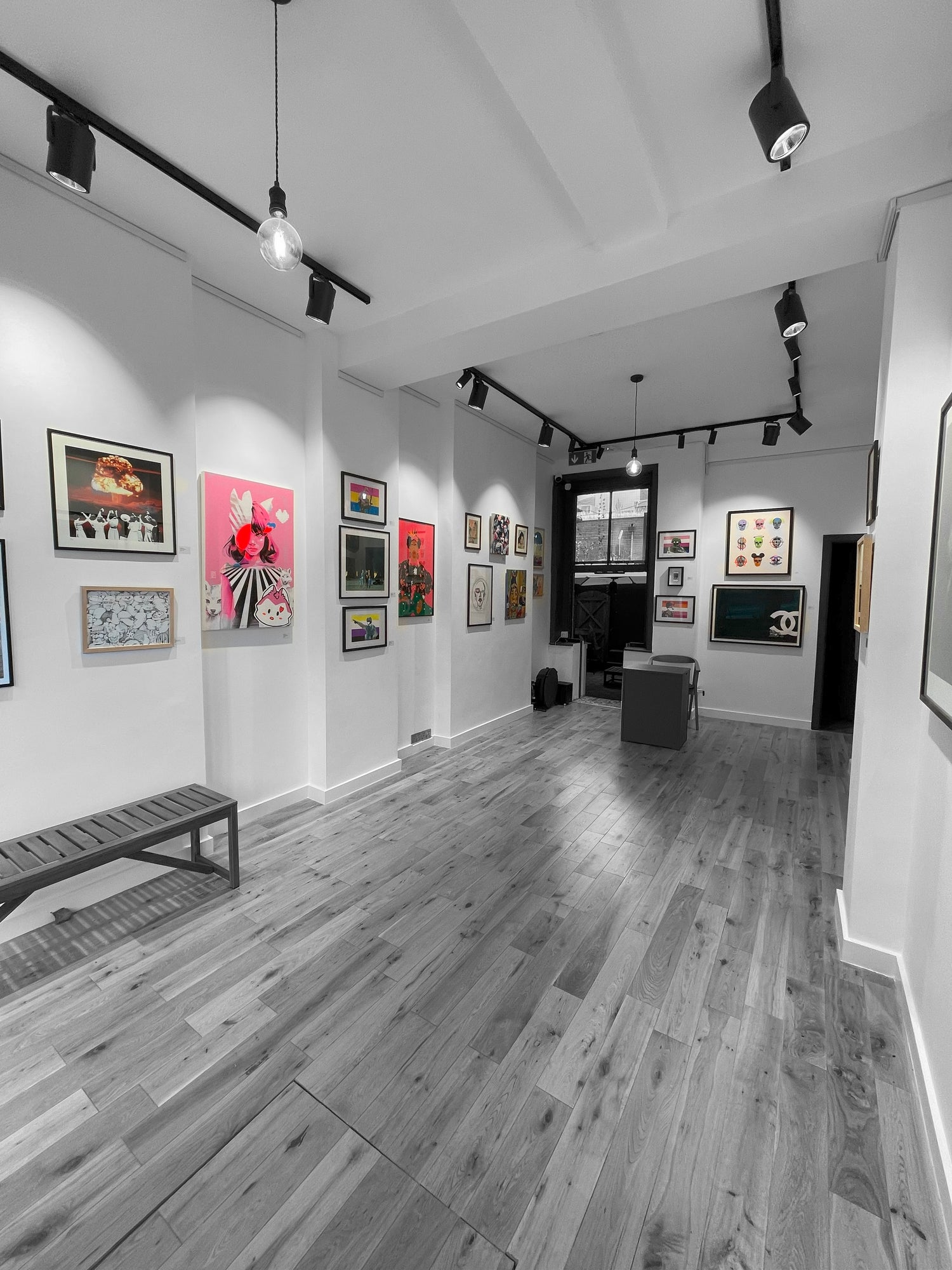 Art Gallery and custom picture frame shop in London